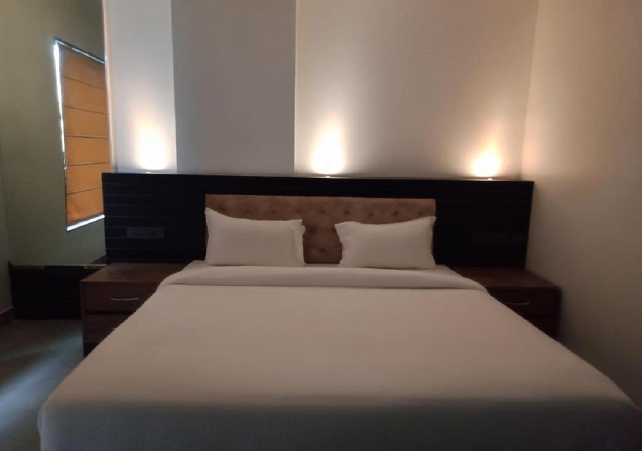 Hotel Nakshatra Lakhnaú Exteriér fotografie